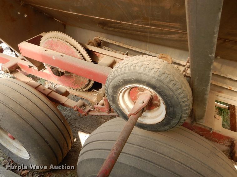 image for item DI8326 Ag Systems AG600 spreader