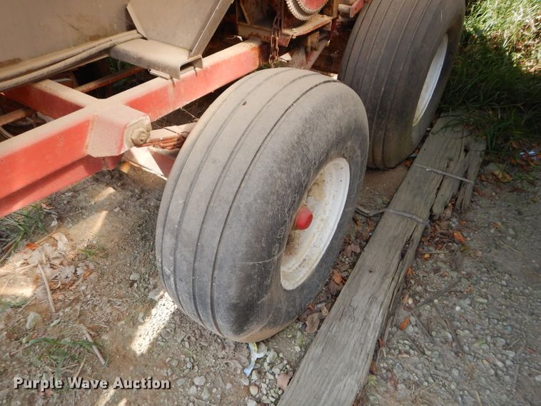 image for item DI8326 Ag Systems AG600 spreader