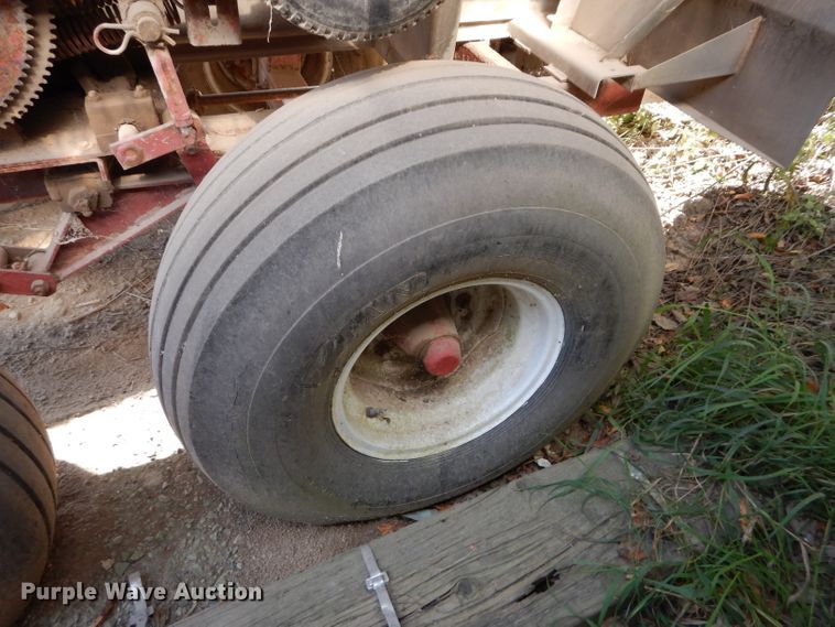 image for item DI8326 Ag Systems AG600 spreader