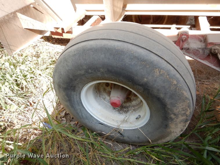 image for item DI8326 Ag Systems AG600 spreader