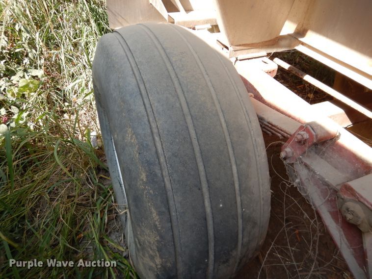 image for item DI8326 Ag Systems AG600 spreader