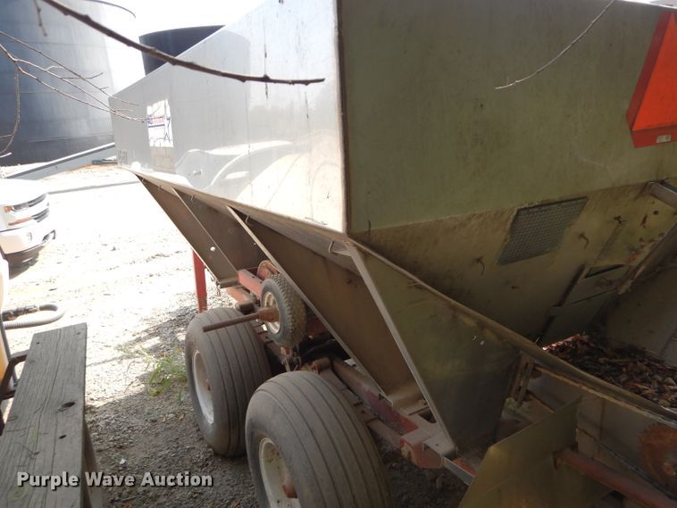 image for item DI8327 Ag Systems AG600 spreader