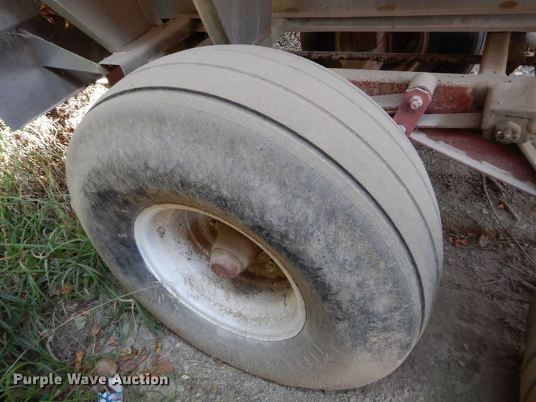 image for item DI8327 Ag Systems AG600 spreader