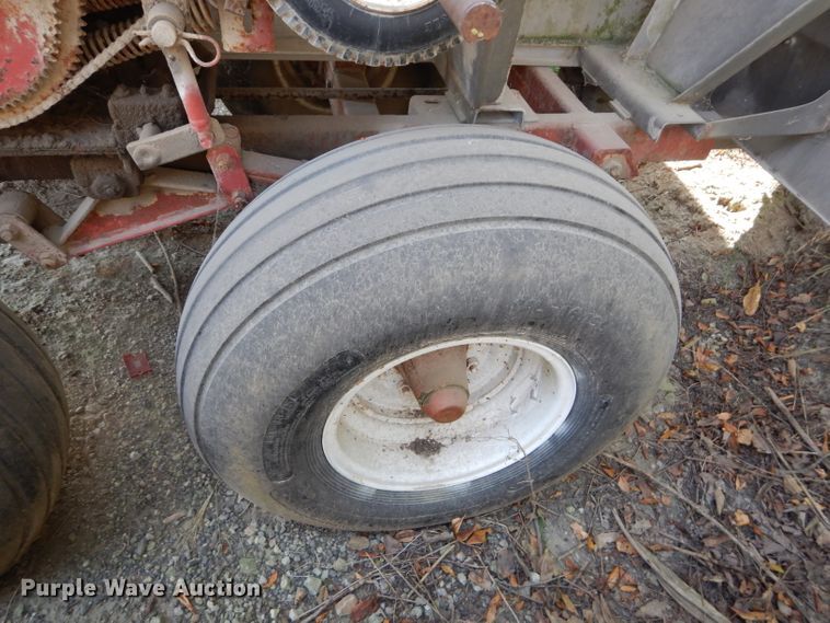 image for item DI8327 Ag Systems AG600 spreader