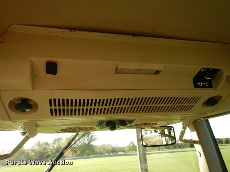 image for item DI8337 2004 John Deere 6715  MFWD tractor