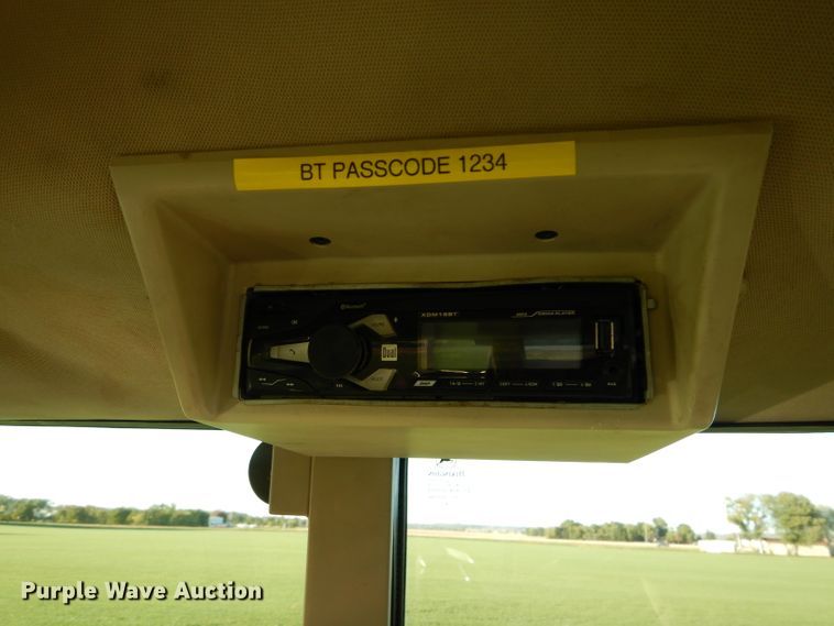 image for item DI8337 2004 John Deere 6715  MFWD tractor