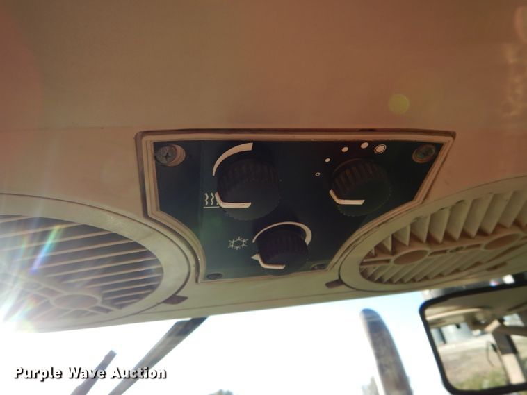 image for item DI8337 2004 John Deere 6715  MFWD tractor