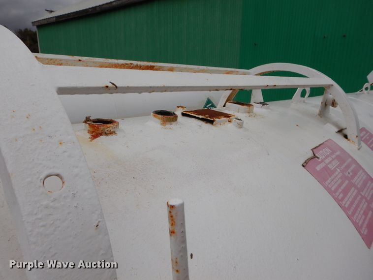 image for item DI8355 Anhydrous ammonia tank