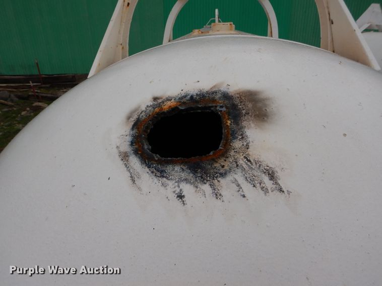 image for item DI8356 Anhydrous ammonia tank