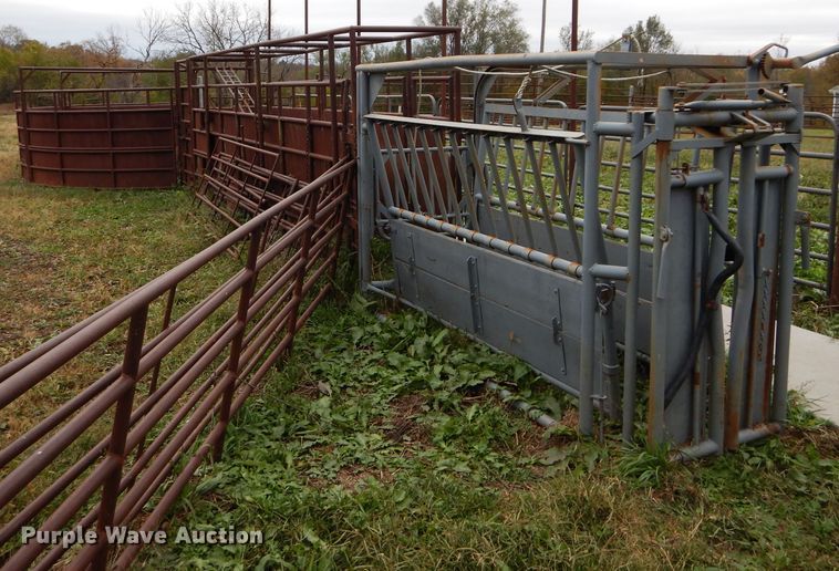 image for item DI8359 Livestock chute and tub