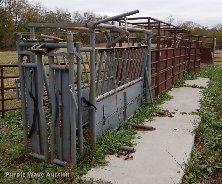 image for item DI8359 Livestock chute and tub