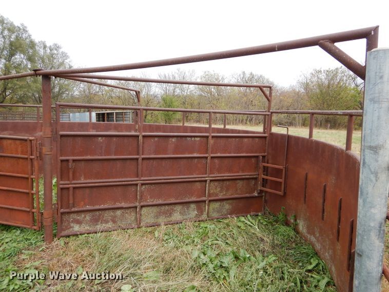 image for item DI8359 Livestock chute and tub