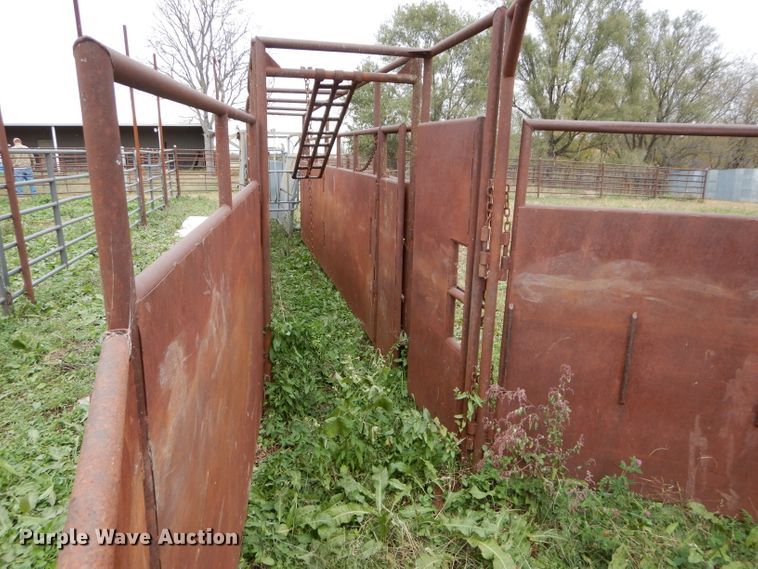 image for item DI8359 Livestock chute and tub