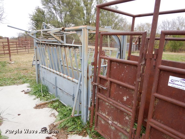 image for item DI8359 Livestock chute and tub