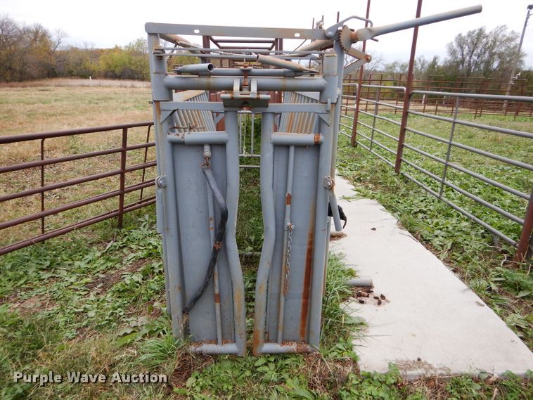 image for item DI8359 Livestock chute and tub