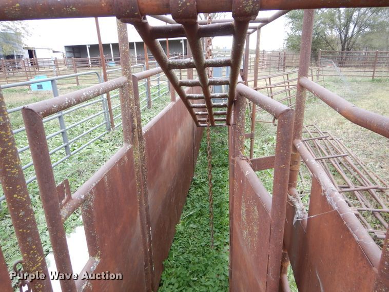 image for item DI8359 Livestock chute and tub