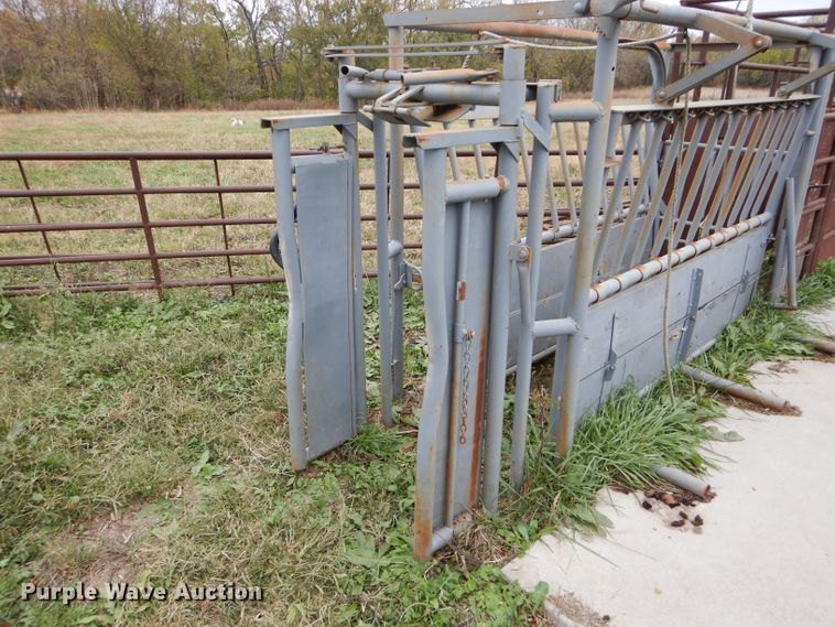 image for item DI8359 Livestock chute and tub