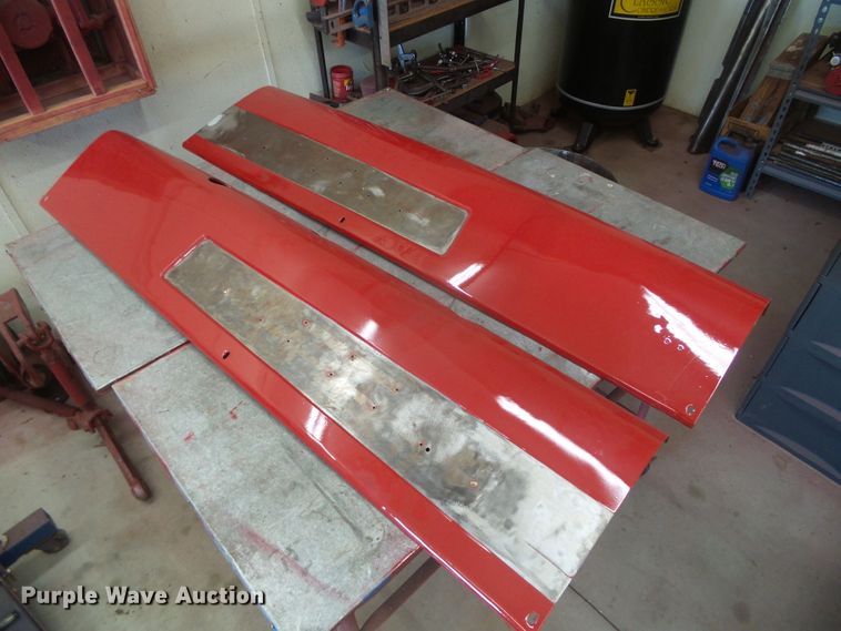 image for item EK9750 1957 International Farmall 350  tractor