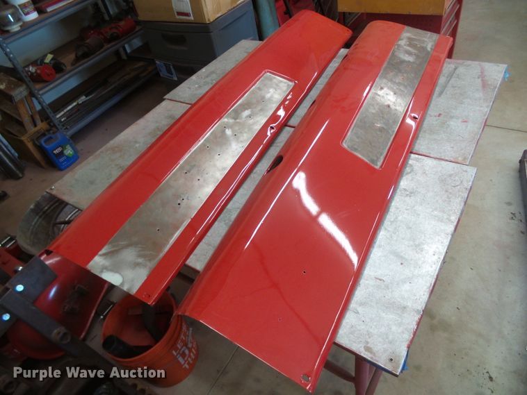 image for item EK9750 1957 International Farmall 350  tractor