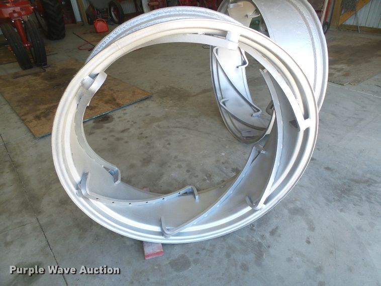 image for item EK9750 1957 International Farmall 350  tractor