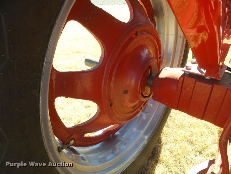 image for item EK9751 1958 International 460 Hi-Utility  tractor