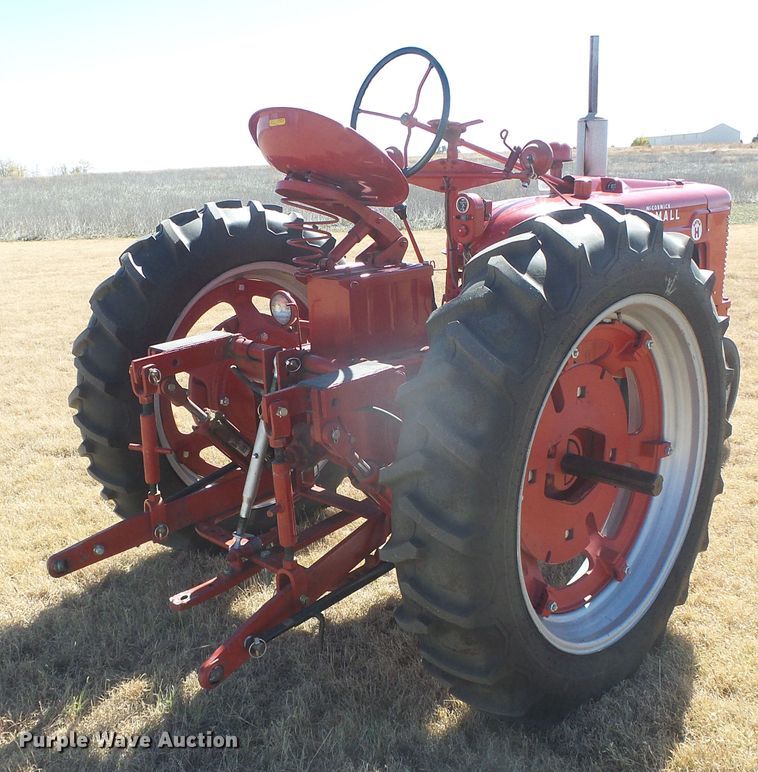 image for item EK9752 1953 International Farmall Super H  tractor