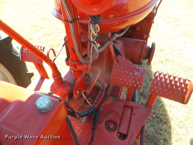 image for item EK9752 1953 International Farmall Super H  tractor