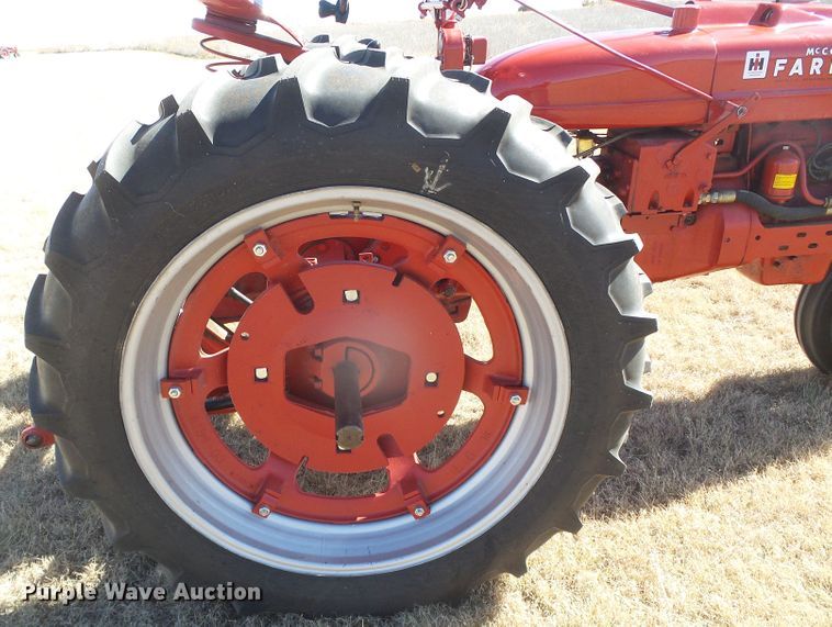 image for item EK9752 1953 International Farmall Super H  tractor