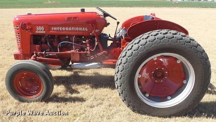image for item EK9753 1955 International 300 Utility  tractor
