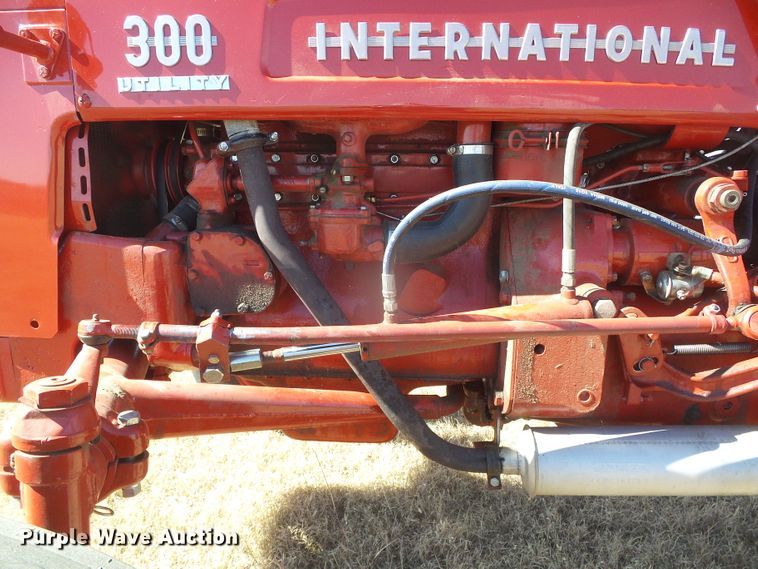 image for item EK9753 1955 International 300 Utility  tractor