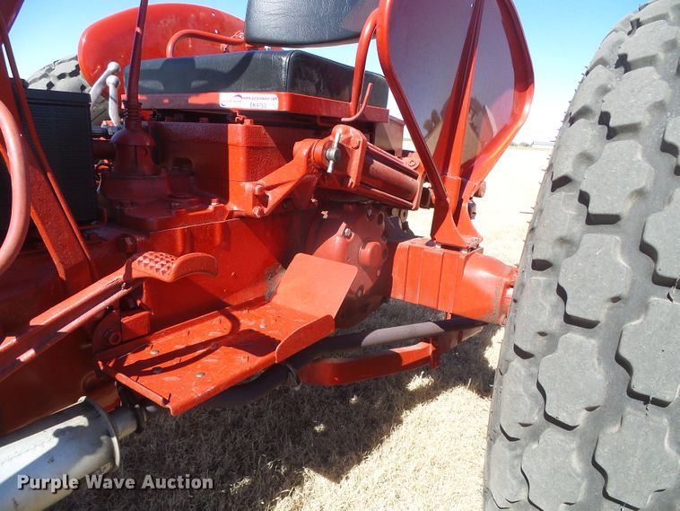 image for item EK9753 1955 International 300 Utility  tractor