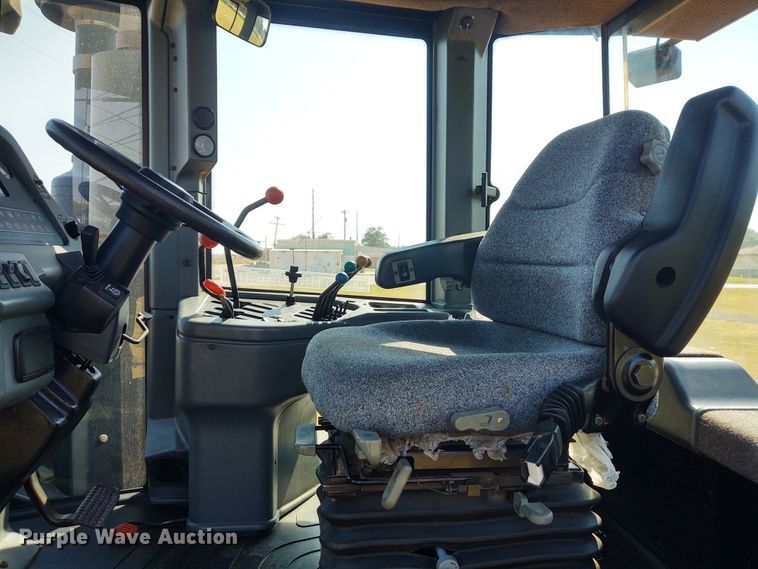 image for item EQ9453 2005 Buhler Versatile 2290  4WD tractor