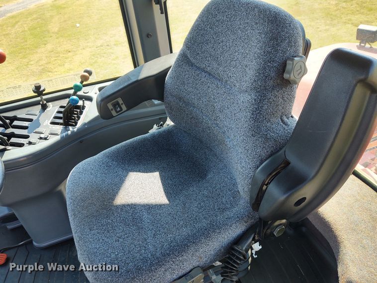 image for item EQ9453 2005 Buhler Versatile 2290  4WD tractor