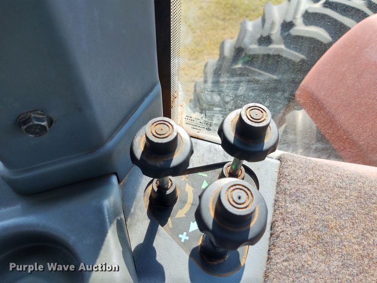 image for item EQ9453 2005 Buhler Versatile 2290  4WD tractor