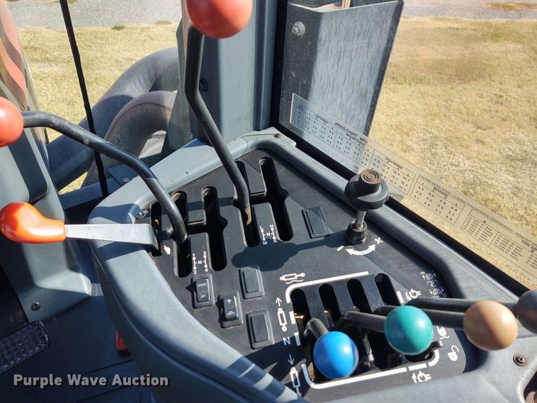 image for item EQ9453 2005 Buhler Versatile 2290  4WD tractor