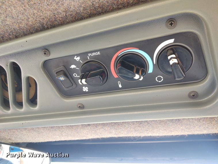 image for item EQ9453 2005 Buhler Versatile 2290  4WD tractor