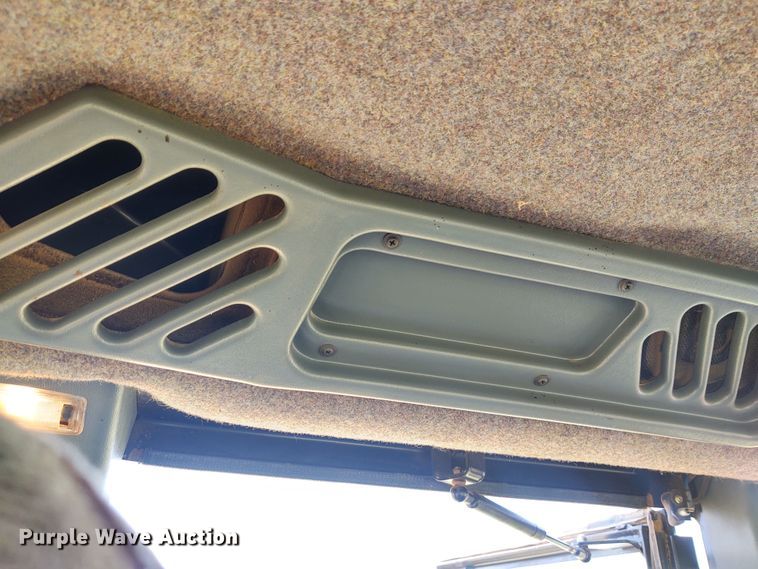 image for item EQ9453 2005 Buhler Versatile 2290  4WD tractor