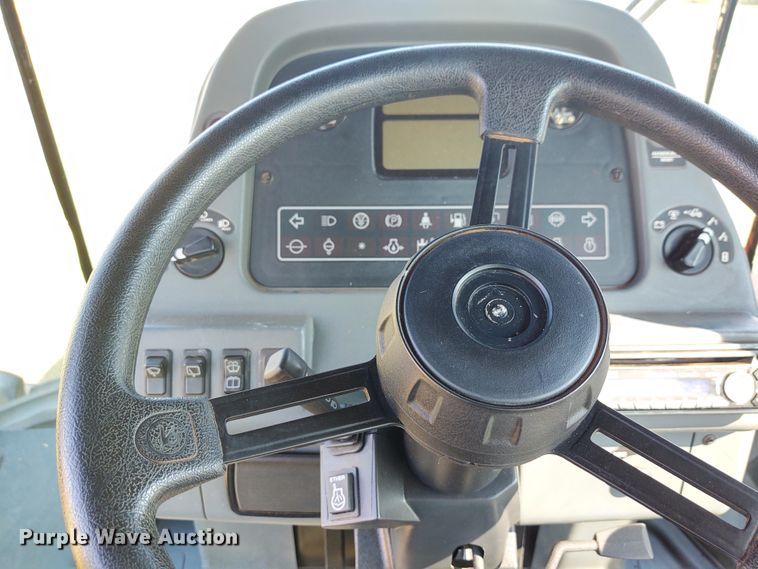 image for item EQ9453 2005 Buhler Versatile 2290  4WD tractor