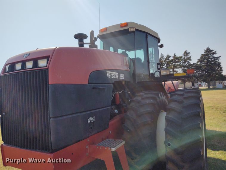 image for item EQ9453 2005 Buhler Versatile 2290  4WD tractor