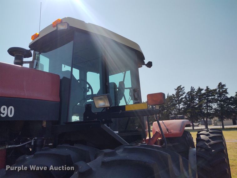 image for item EQ9453 2005 Buhler Versatile 2290  4WD tractor