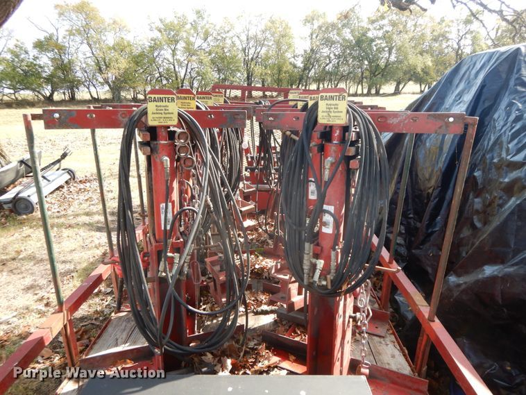 image for item FG9604 (8) Bainter grain bin jacks