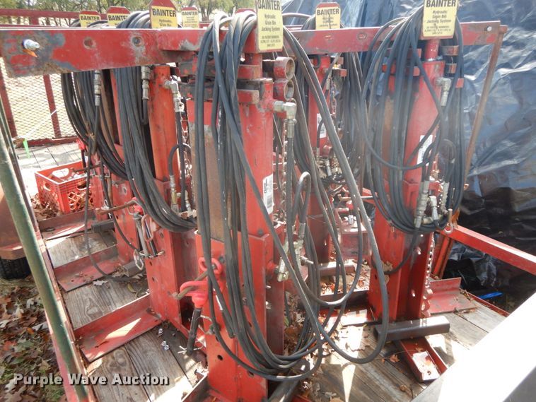 image for item FG9604 (8) Bainter grain bin jacks