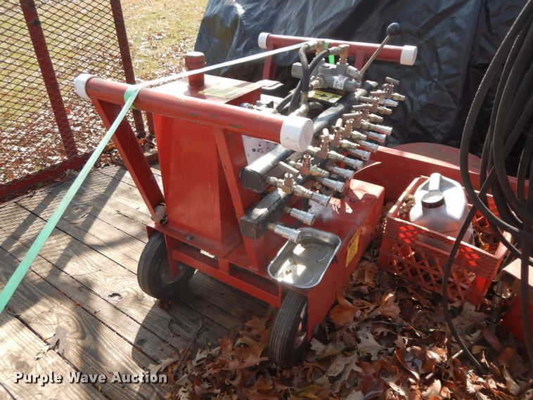 image for item FG9604 (8) Bainter grain bin jacks