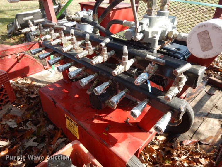 image for item FG9604 (8) Bainter grain bin jacks