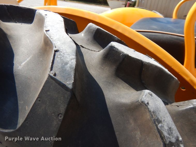 image for item FR9218 1966 International Cub Lo-Boy  tractor