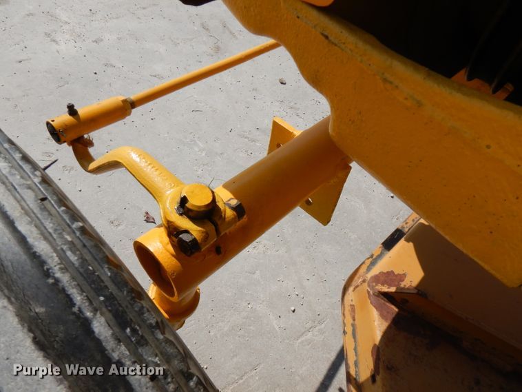 image for item FR9218 1966 International Cub Lo-Boy  tractor