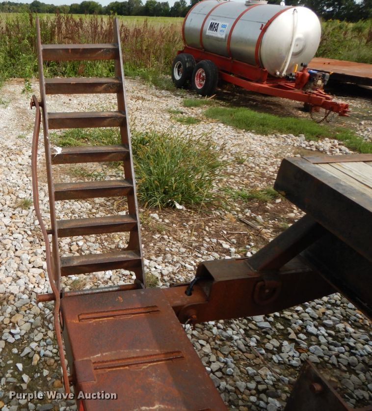 image for item HJ9661 1998 Behnke sprayer trailer