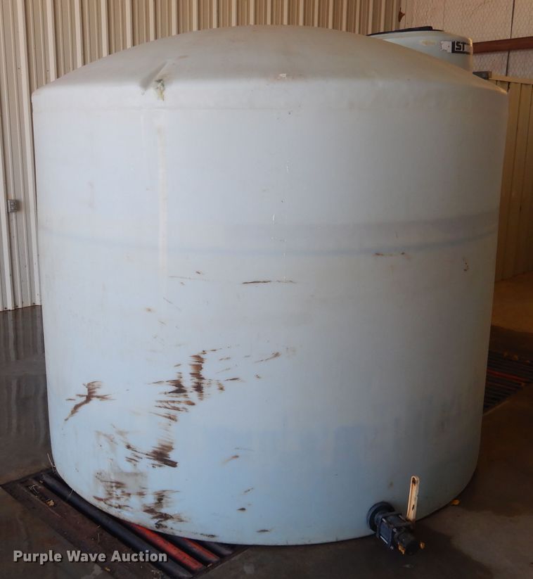 image for item HL9500 2,500 gallon poly tank