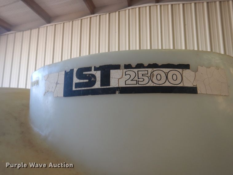 image for item HL9500 2,500 gallon poly tank