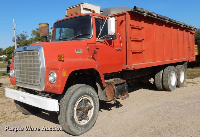 image for item HN9352 1974 Ford 8000  grain truck